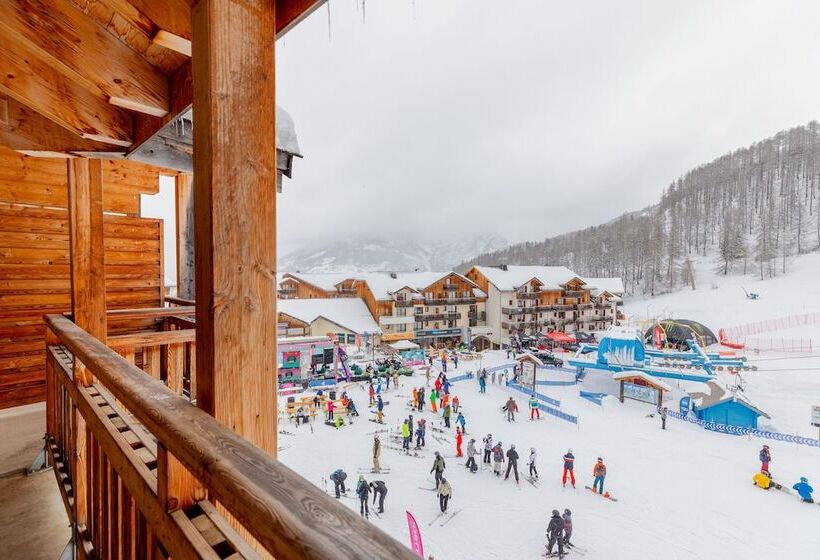 Отель Madame Vacances Residence Le Parc Des Airelles