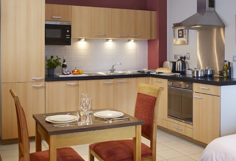 Marlin Aldgate Tower Bridge