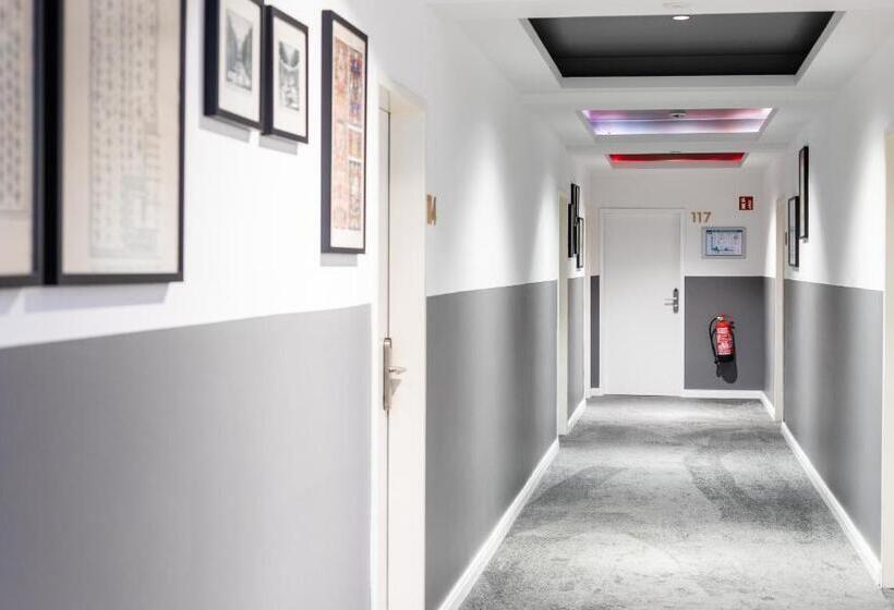 هتل Yors Boutique