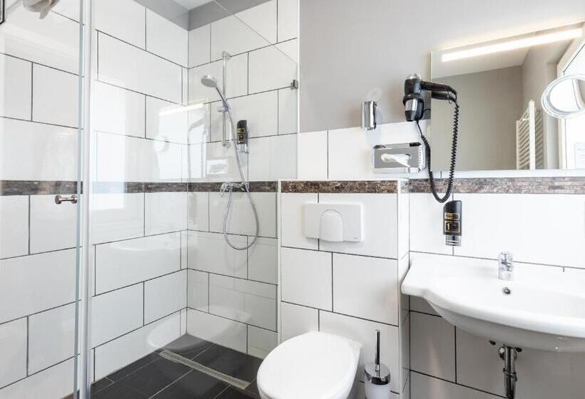 هتل Yors Boutique