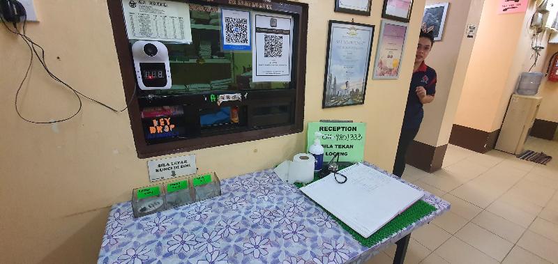 Aj Hotel By Oyo Rooms