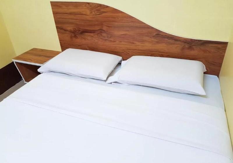 Aj Hotel By Oyo Rooms