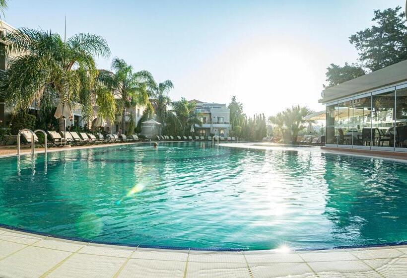 هتل Okeanis Golden Resort