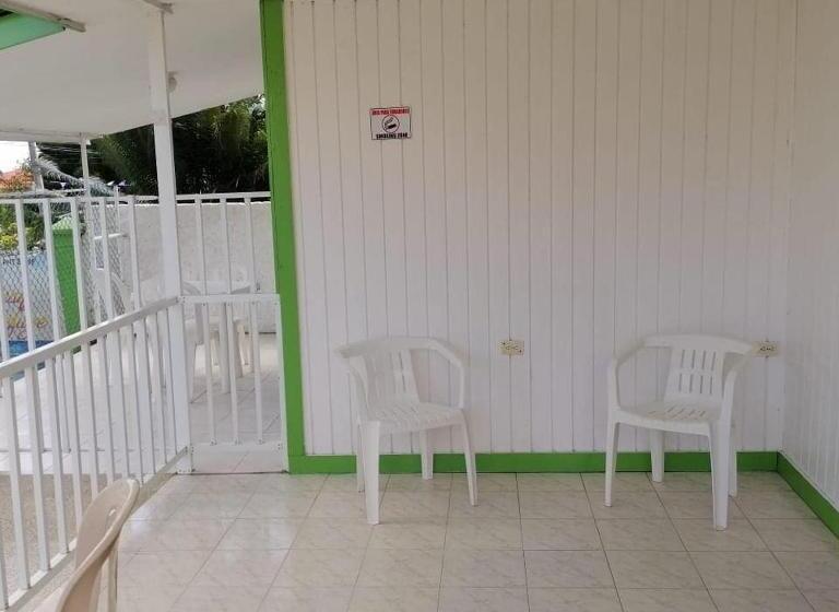 هتل Posada Caribbean Refuge