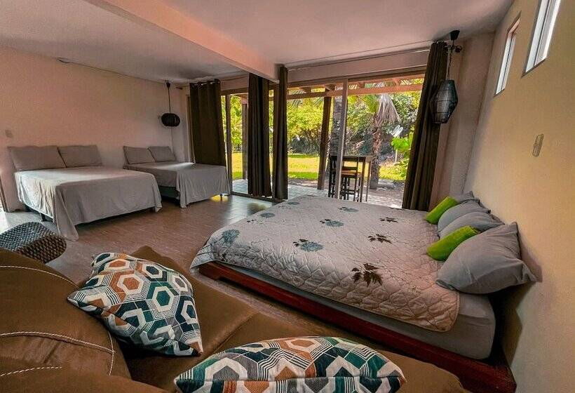 فندق Punta Mango Surf & Beachfront Resort