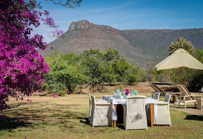 בית מלון כפרי Samara Karoo Reserve