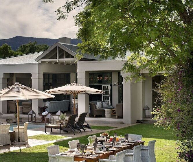 בית מלון כפרי Samara Karoo Reserve