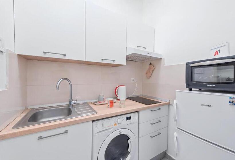 پانسیون Little Flower In City Center