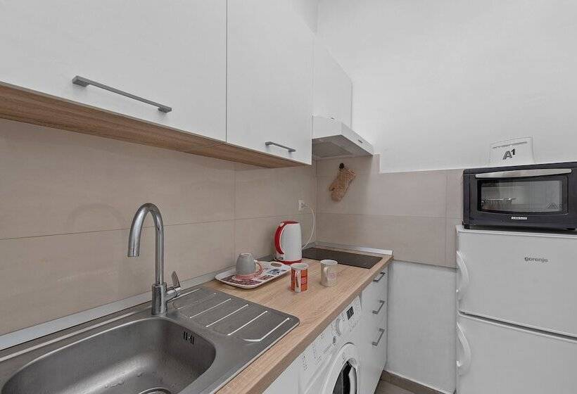 پانسیون Little Flower In City Center