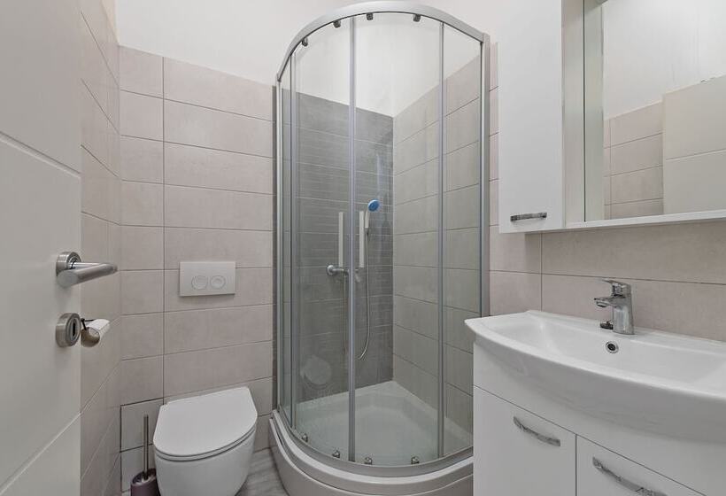 پانسیون Little Flower In City Center