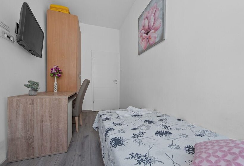 پانسیون Little Flower In City Center