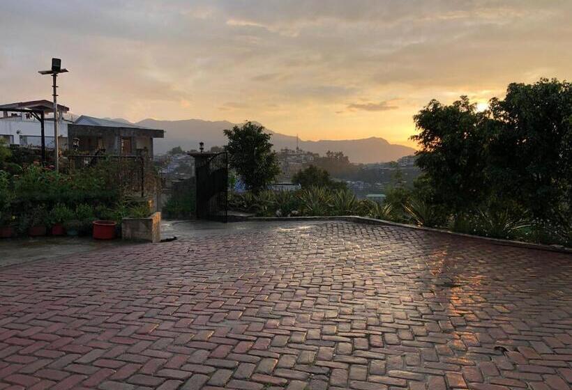 مبيت وإفطار Akim Homestay