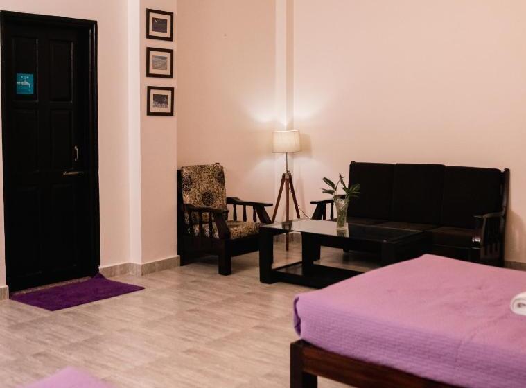 مبيت وإفطار Akim Homestay