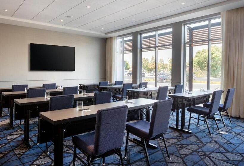 هتل Courtyard By Marriott Fresno Clovis