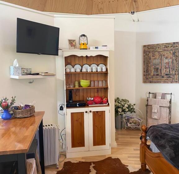 Отель Ionaforest Yurt