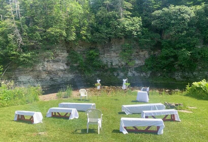 هتل Rocky Brook Acres