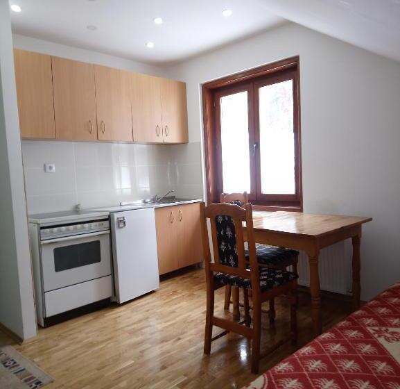 پانسیون Apartments And Rooms Vicko