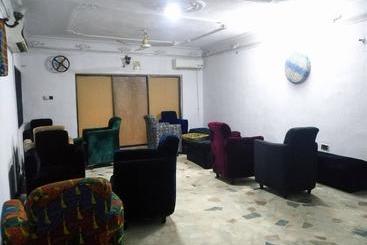 پانسیون Room In House   The Village Apartments, Gbagada O9o98o58ooo
