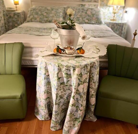 فندق Eveline 2 Piscina Privata O Jacuzzi