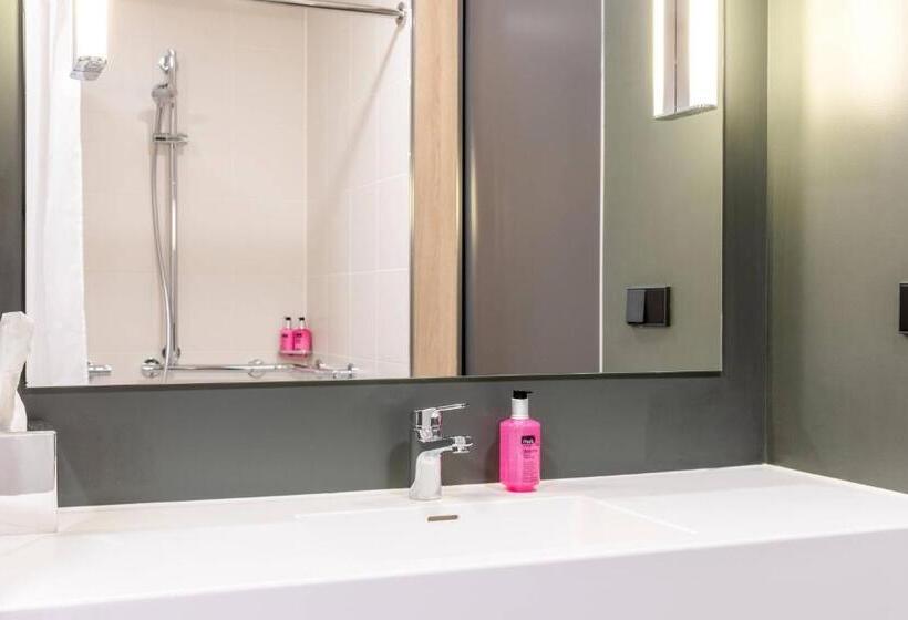 هتل Moxy Utrecht