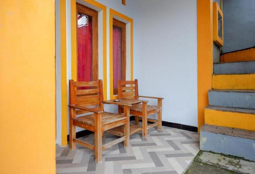 هتل Reddoorz Near Candi Cetho Karanganyar