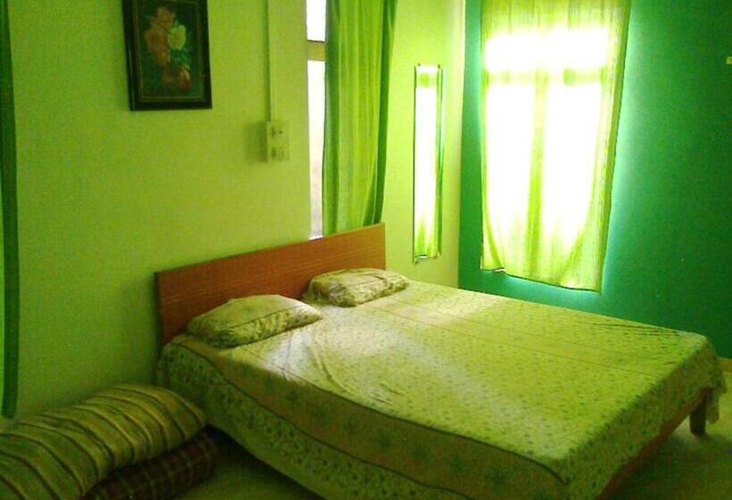 호텔 Swimming Pool Cottage Alibag With Meals