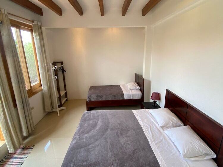 تختخواب و صبحانه Black Pearl