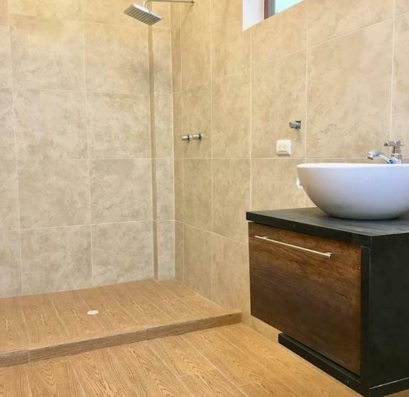 تختخواب و صبحانه Black Pearl