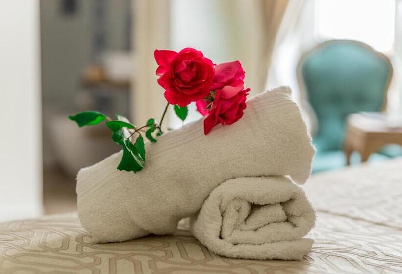 تختخواب و صبحانه Kèramos Luxury Rooms