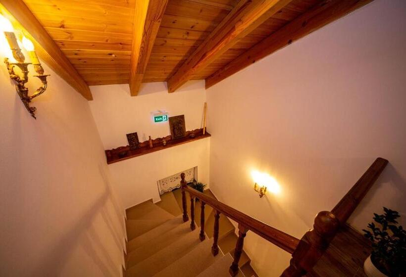 هتل Berati Castle