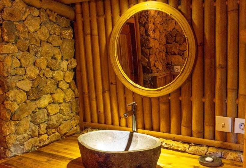 هتل Elang Hillside Bamboo Villas