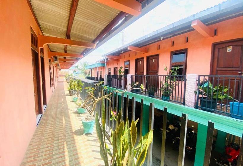 Отель Gerung 1 Near Alun Alun Nganjuk Mitra Reddoorz