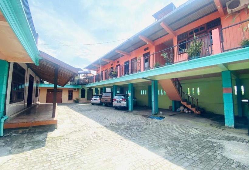 Отель Gerung 1 Near Alun Alun Nganjuk Mitra Reddoorz