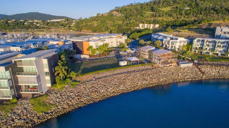 هتل Peninsula Airlie Beach