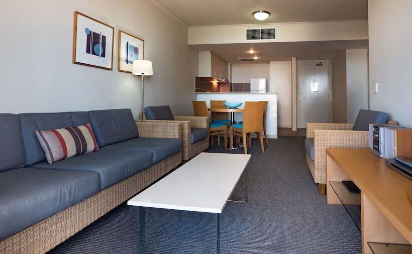 هتل Swell Resort Burleigh Heads