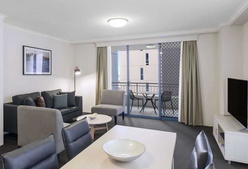Oaks Sydney Castlereagh Suites