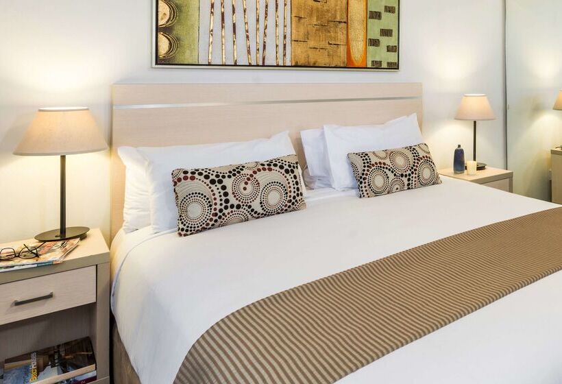 Oaks Sydney Castlereagh Suites