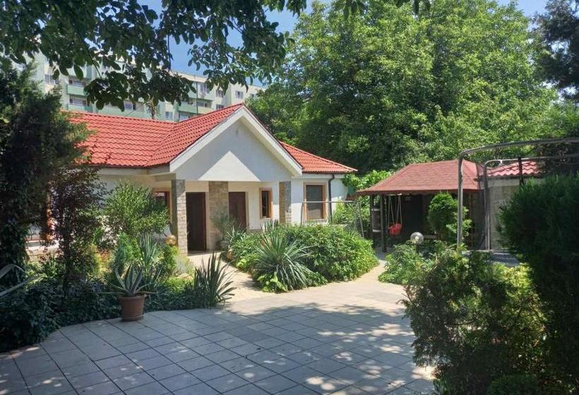 פנסיון Stariya Oreh Pool & Garden