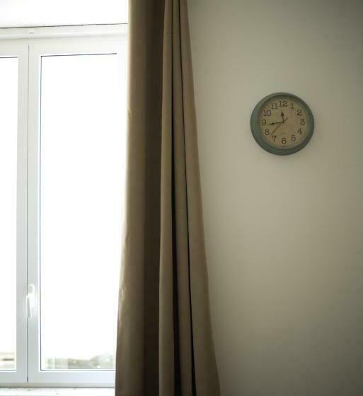 تختخواب و صبحانه The Roof Garden   Bed&breakfast