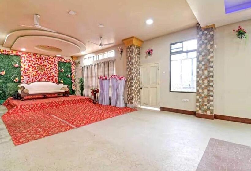 فندق Collection O Megha Resort