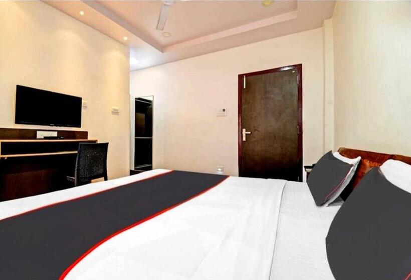 فندق Collection O Megha Resort