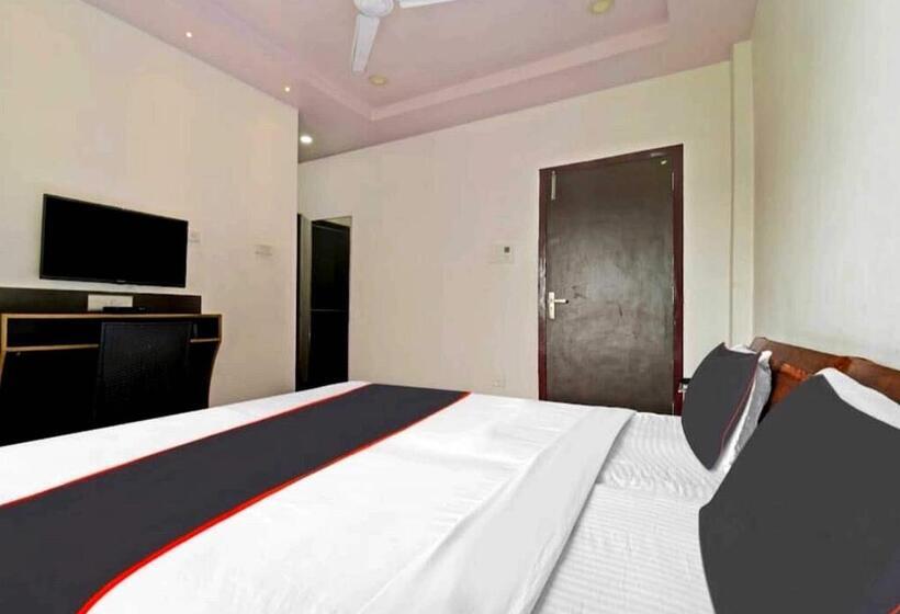 فندق Collection O Megha Resort
