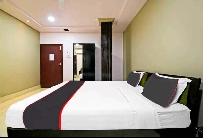 فندق Collection O Megha Resort