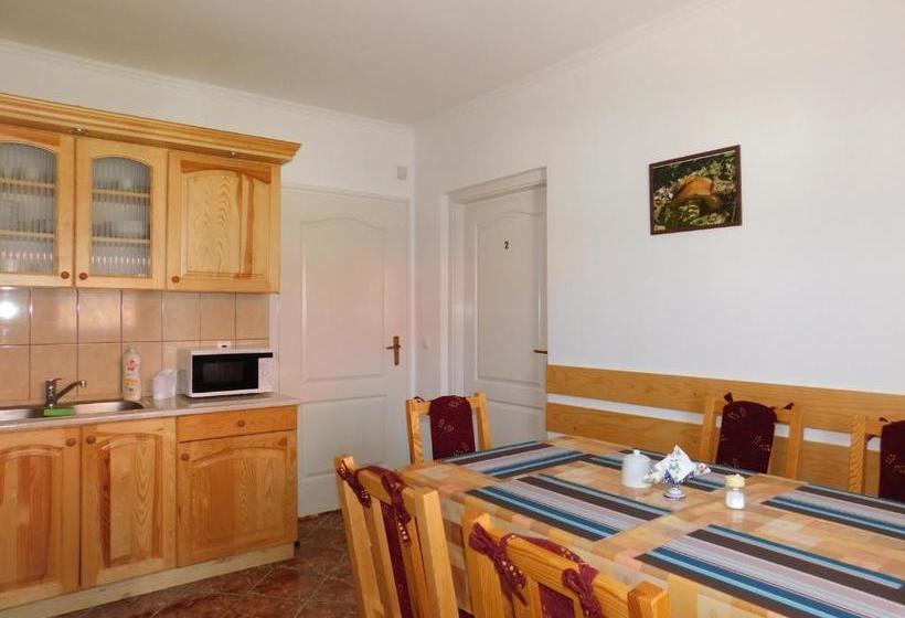 بنسيون 8888 Apartmanház