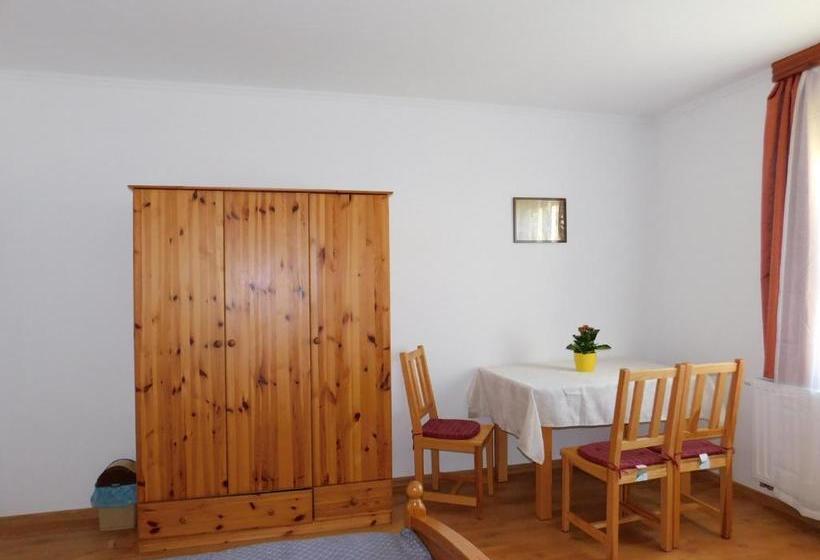 بنسيون 8888 Apartmanház