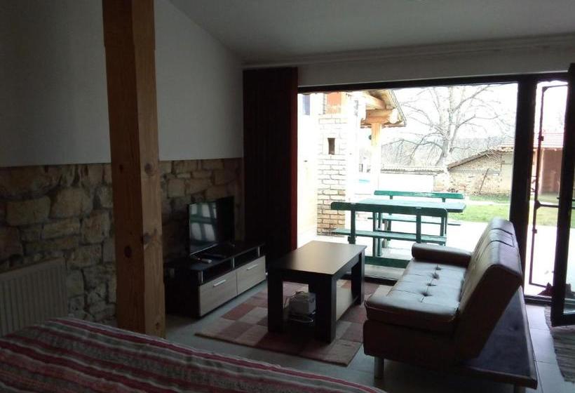 פנסיון Studio Apartment In Palamartsa