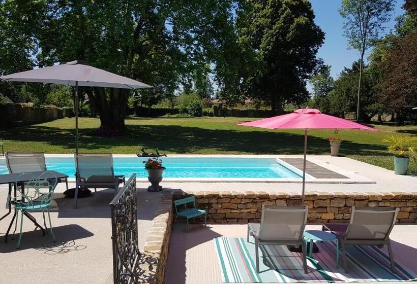 مبيت وإفطار Le 49 Côté Parc & Spa