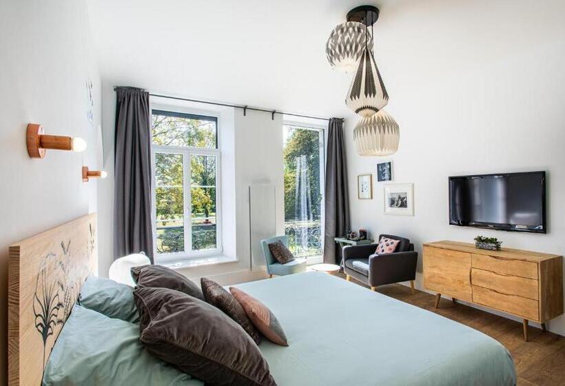 مبيت وإفطار Le 49 Côté Parc & Spa
