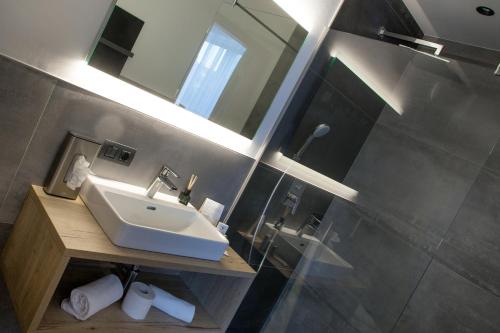 Patrix Hotel, Restaurant, Bar