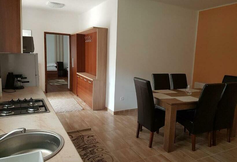 פנסיון Hegyalja Vendégház